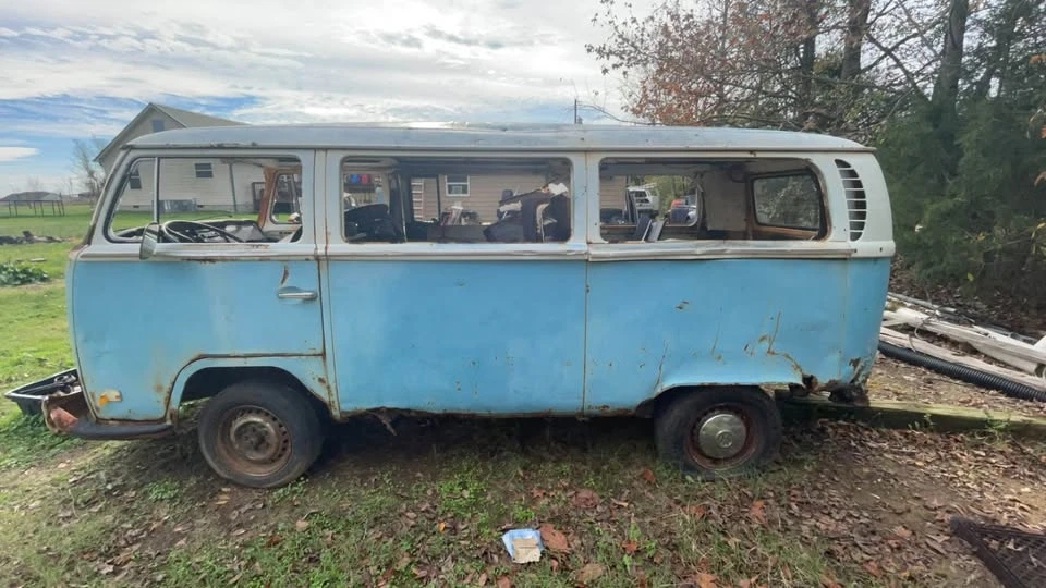 1971 Volkswagen Bay-Window Bus - Image 4 of 10