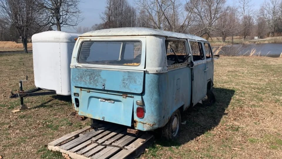 1971 Volkswagen Bay-Window Bus - Image 8 of 10