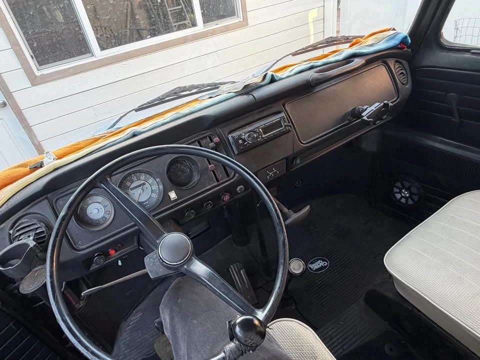 1971 Volkswagen Bay-Window Bus - Image 6 of 9