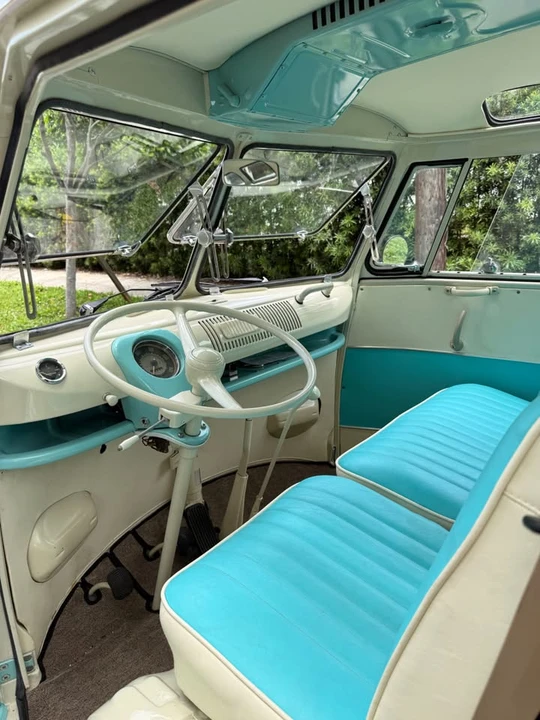 1971 Volkswagen Split-Window Bus - Image 9 of 14