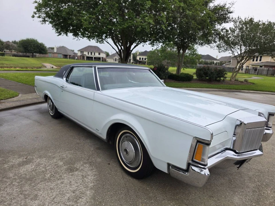 1971 Lincoln Continental Mark III - Image 2 of 10