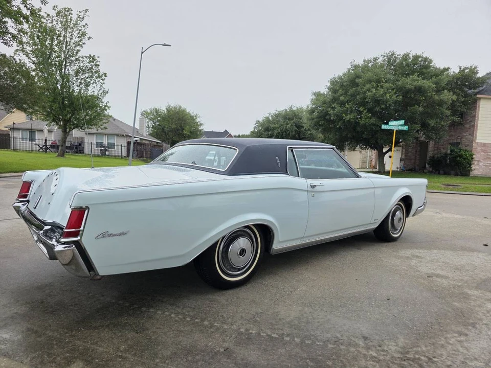 1971 Lincoln Continental Mark III - Image 6 of 10