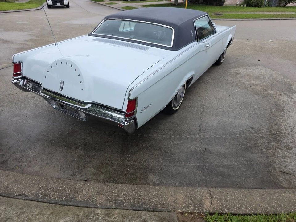 1971 Lincoln Continental Mark III - Image 4 of 10