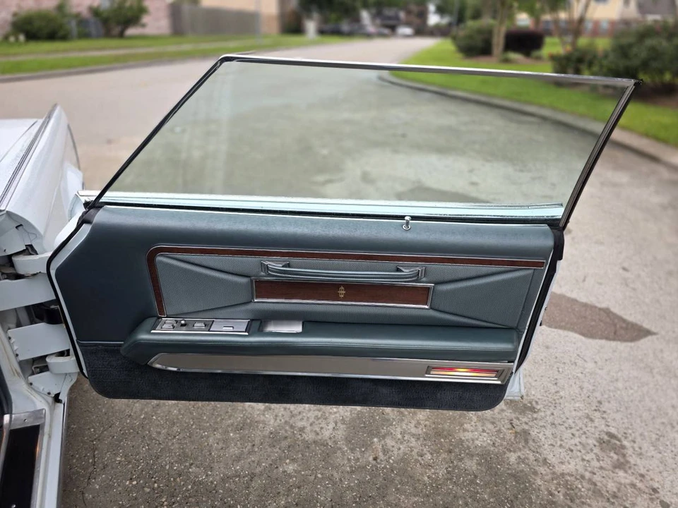 1971 Lincoln Continental Mark III - Image 10 of 10