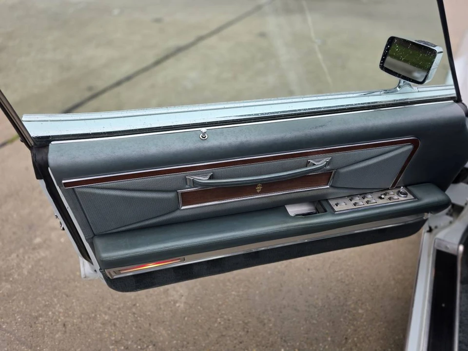 1971 Lincoln Continental Mark III - Image 9 of 10