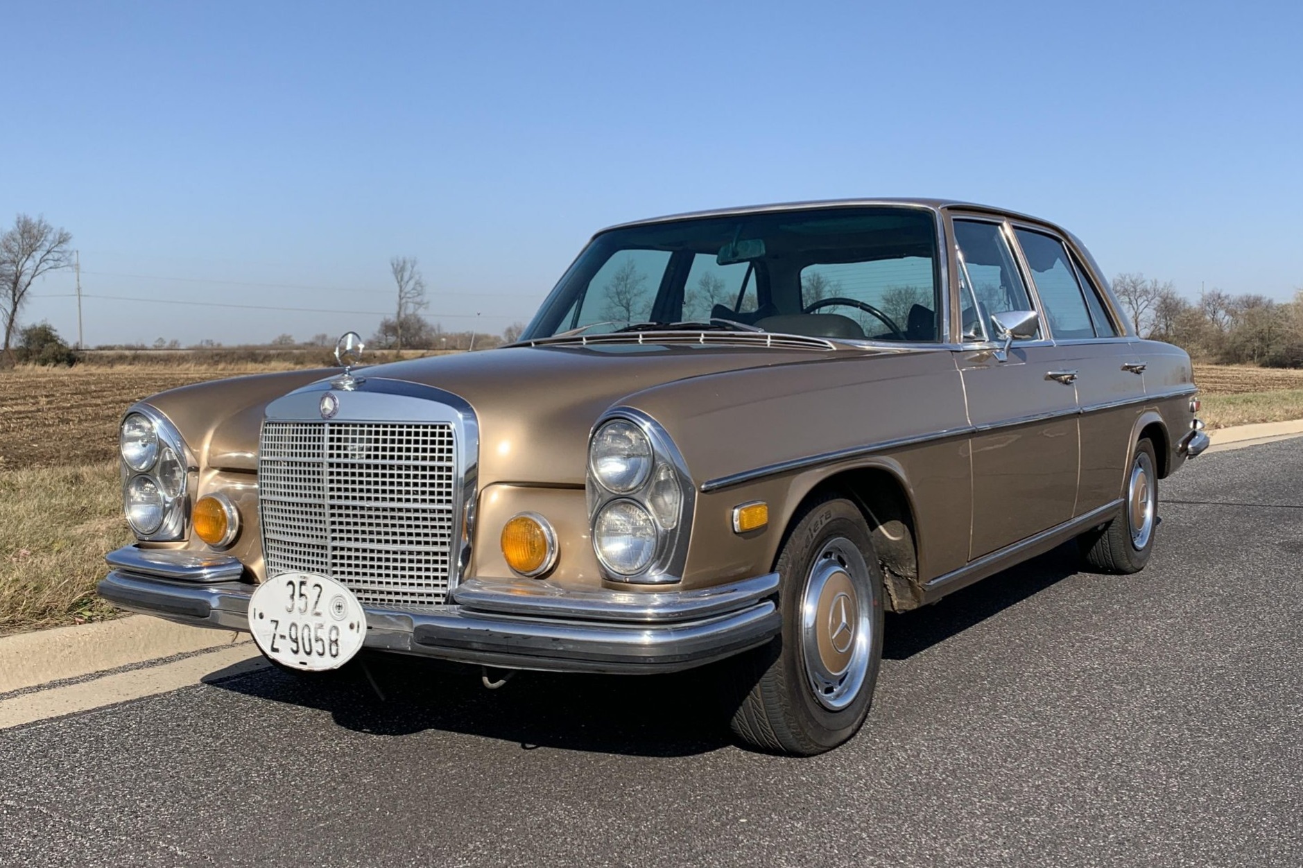 1971 Mercedes-Benz 280SE Sunroof Sedan