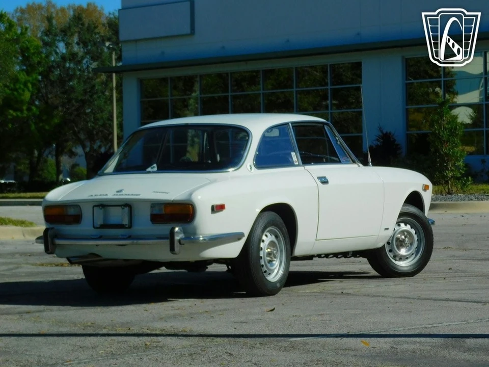 1972 Alfa Romeo 2000 GT Veloce - Image 16 of 21