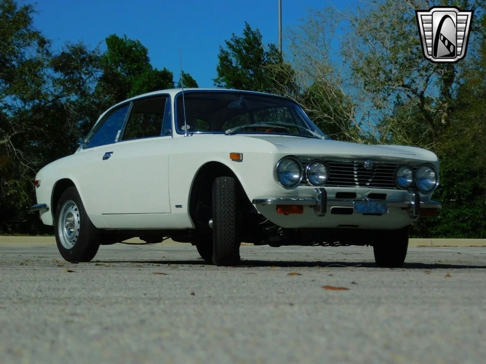 1972 Alfa Romeo 2000 GT Veloce - Image 9 of 21