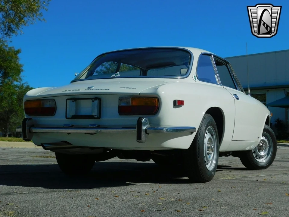 1972 Alfa Romeo 2000 GT Veloce - Image 13 of 21