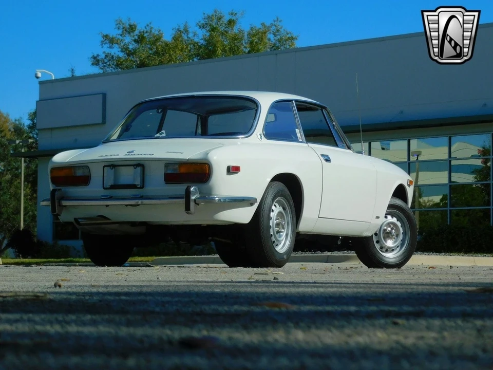 1972 Alfa Romeo 2000 GT Veloce - Image 7 of 21