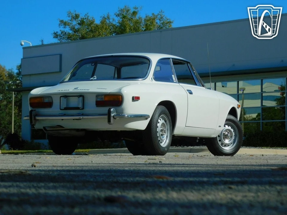 1972 Alfa Romeo 2000 GT Veloce - Image 8 of 12