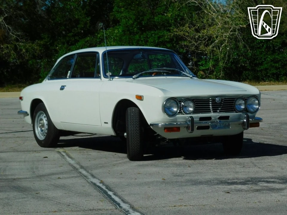 1972 Alfa Romeo 2000 GT Veloce - Image 11 of 12