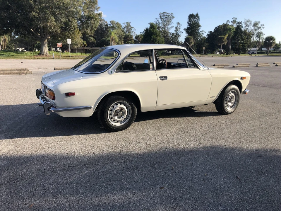 1972 Alfa Romeo 2000 GT Veloce - Image 13 of 31