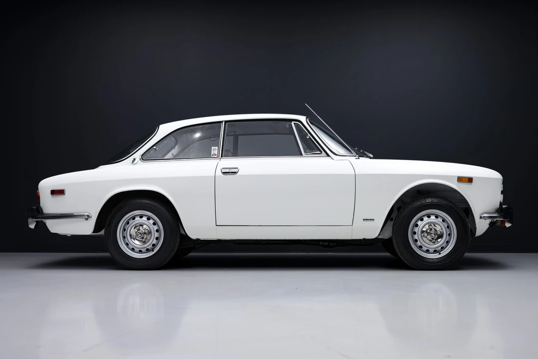 1972 Alfa Romeo 2000 GT Veloce - Image 9 of 31