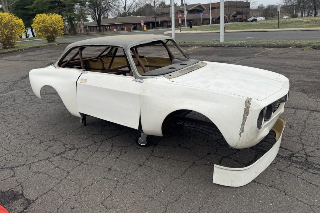 1972 Parts & Memorabilia Bodywork - Image 2 of 9