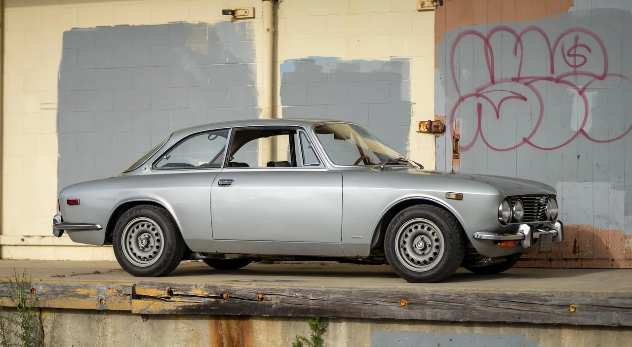 1972 Alfa Romeo 2000 GT Veloce - Image 5 of 31