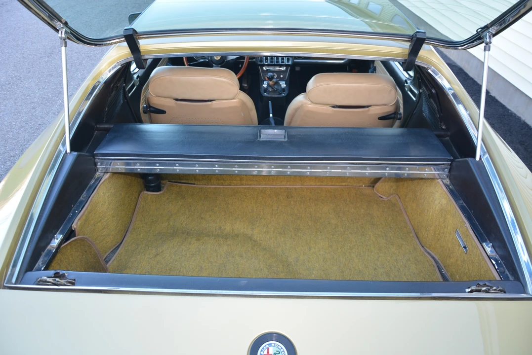 1972 Alfa Romeo Montreal - Image 28 of 31