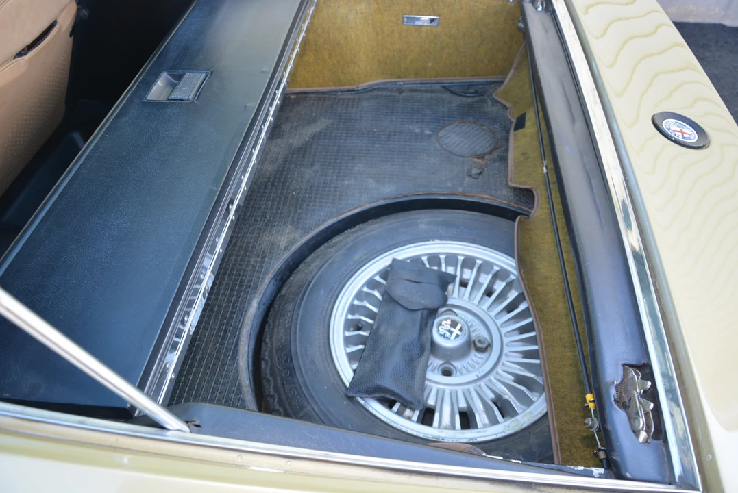 1972 Alfa Romeo Montreal - Image 29 of 31