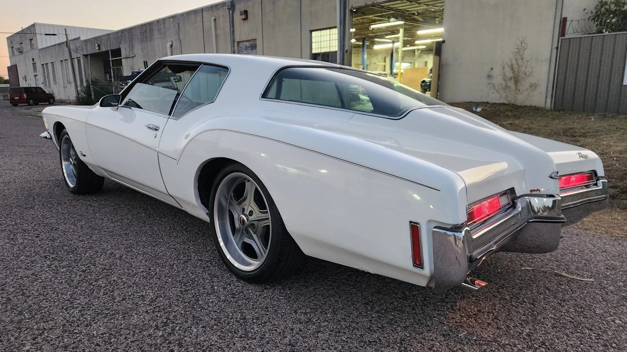 1972 Buick Riviera Boattail 3rd Gen - Image 2 of 21