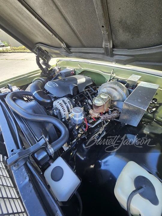 1972 Chevrolet Suburban 6th Gen - Image 5 of 8