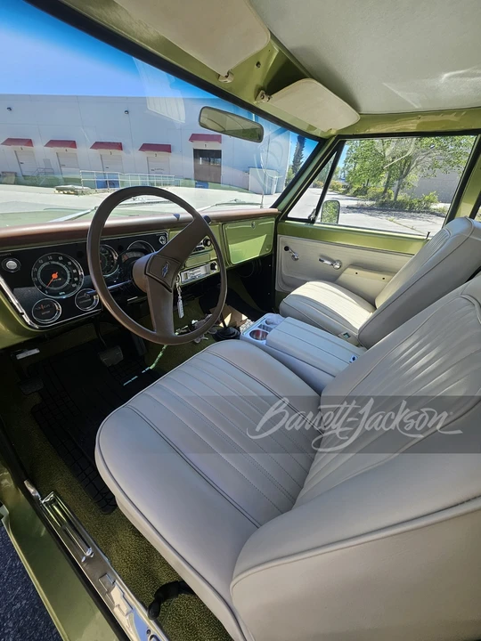 1972 Chevrolet Suburban 6th Gen - Image 4 of 8