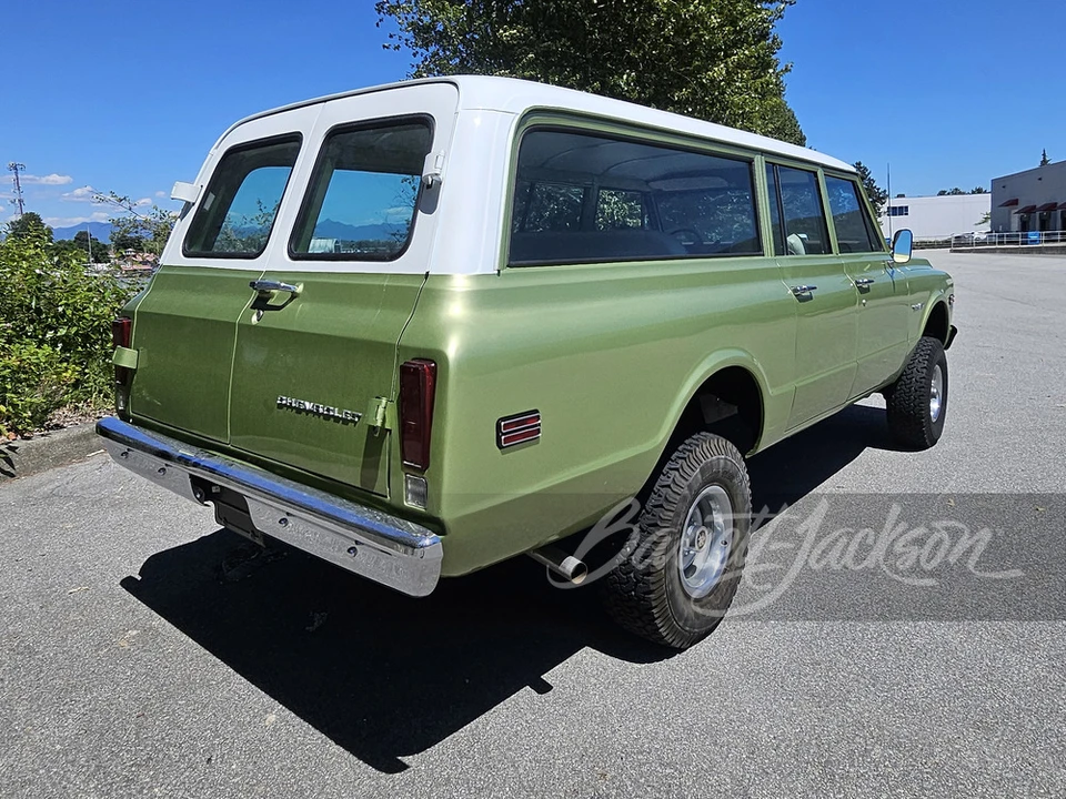 1972 Chevrolet Suburban 6th Gen - Image 3 of 8