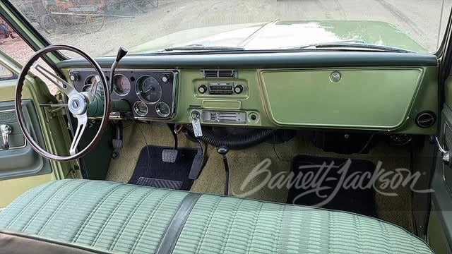 1972 Chevrolet Suburban 6th Gen - Image 9 of 31