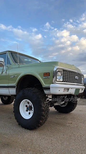 1972 Chevrolet Suburban 6th Gen - Image 14 of 31