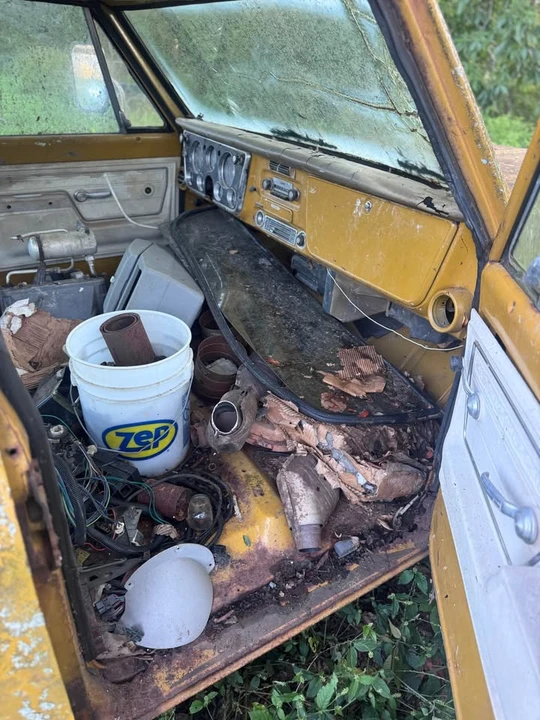 1972 Chevrolet Suburban 6th Gen - Image 6 of 7