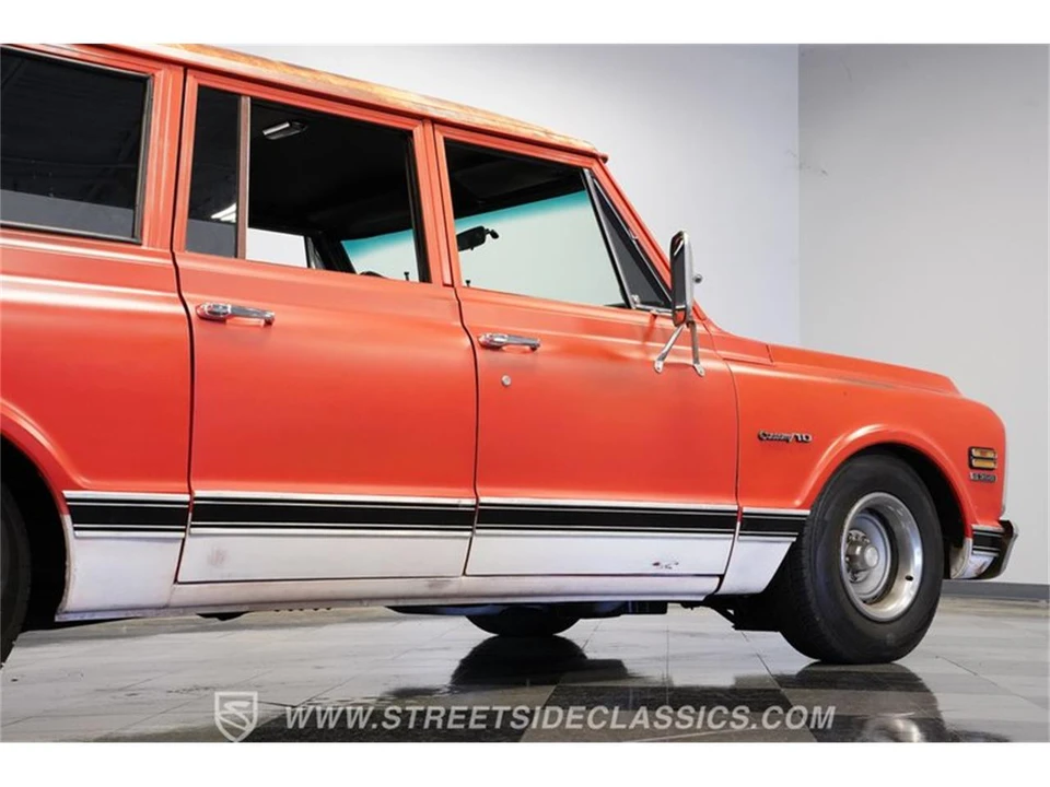 1972 Chevrolet Suburban 6th Gen - Image 27 of 31