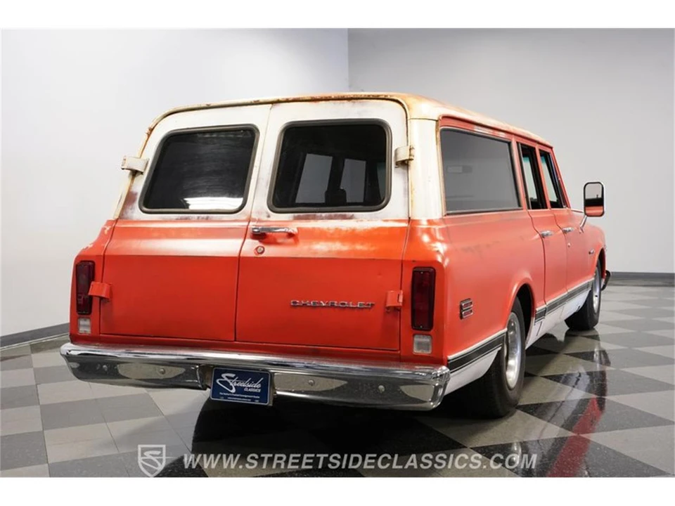 1972 Chevrolet Suburban 6th Gen - Image 10 of 31