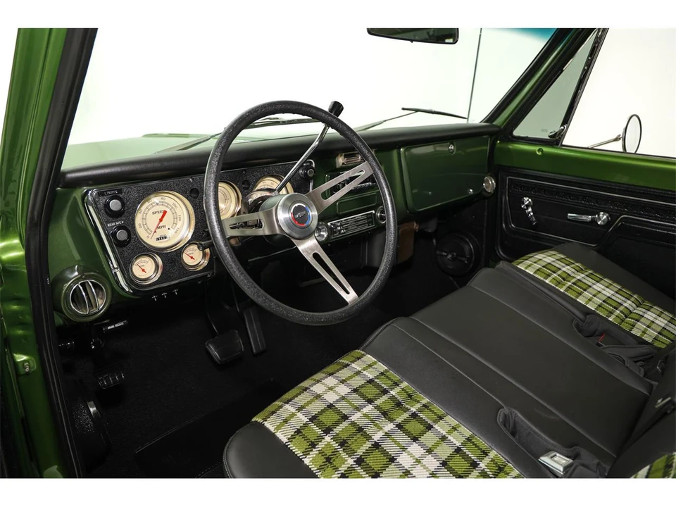 1972 Chevrolet Suburban 6th Gen - Image 13 of 31