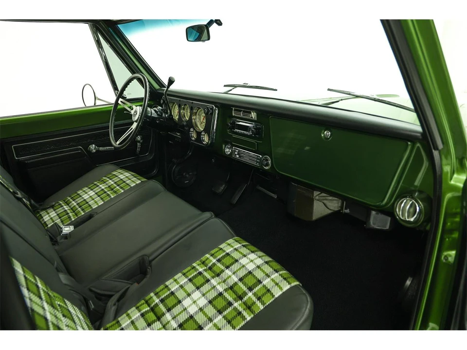 1972 Chevrolet Suburban 6th Gen - Image 15 of 31