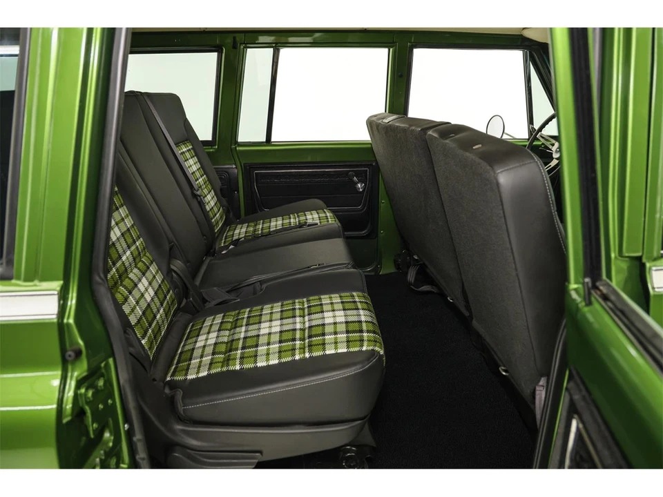 1972 Chevrolet Suburban 6th Gen - Image 21 of 31