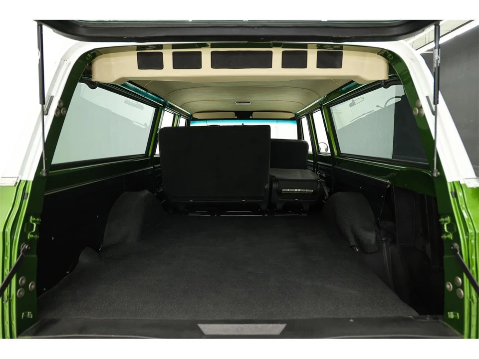 1972 Chevrolet Suburban 6th Gen - Image 27 of 31