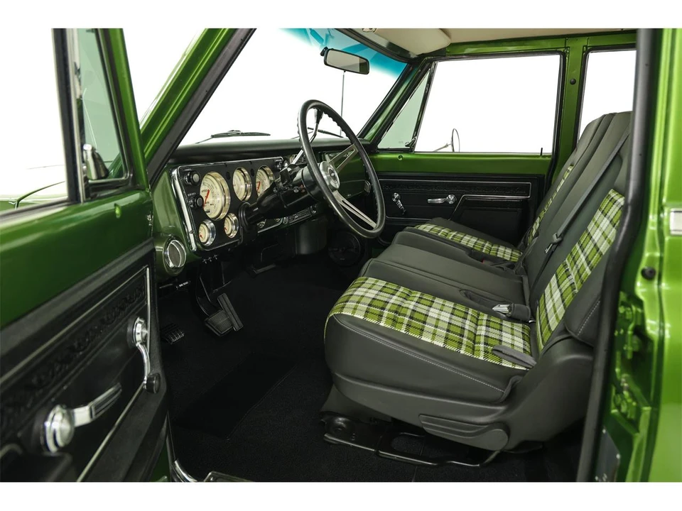 1972 Chevrolet Suburban 6th Gen - Image 14 of 31