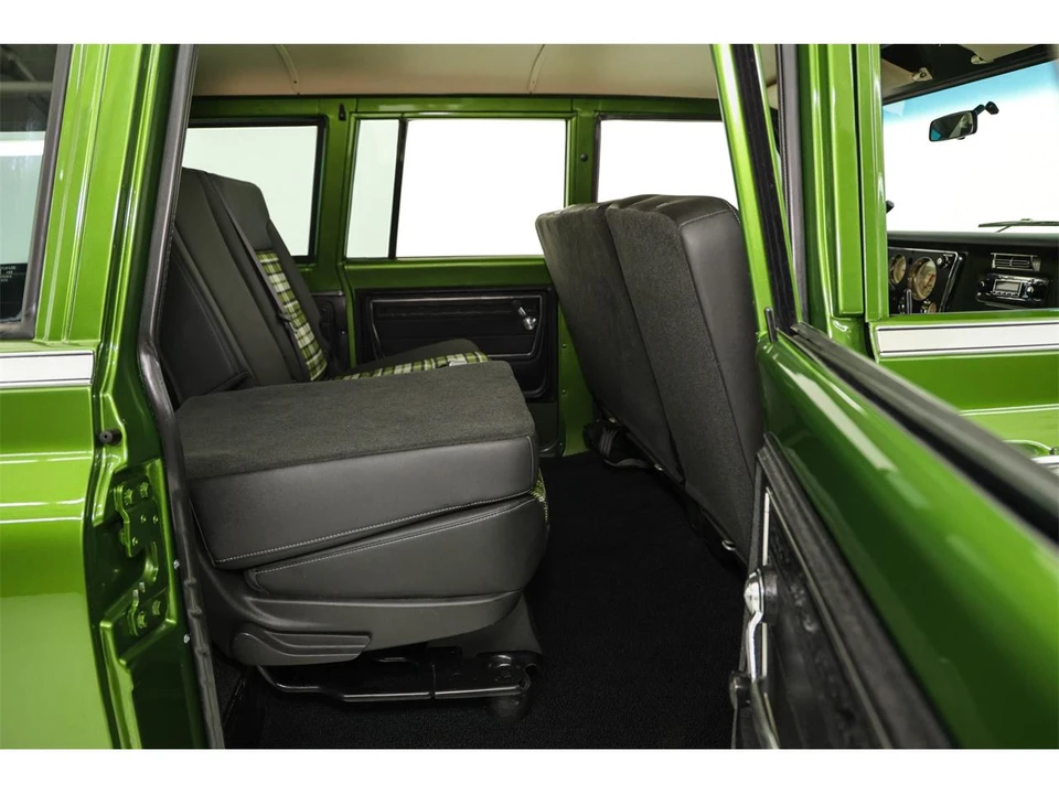 1972 Chevrolet Suburban 6th Gen - Image 20 of 31