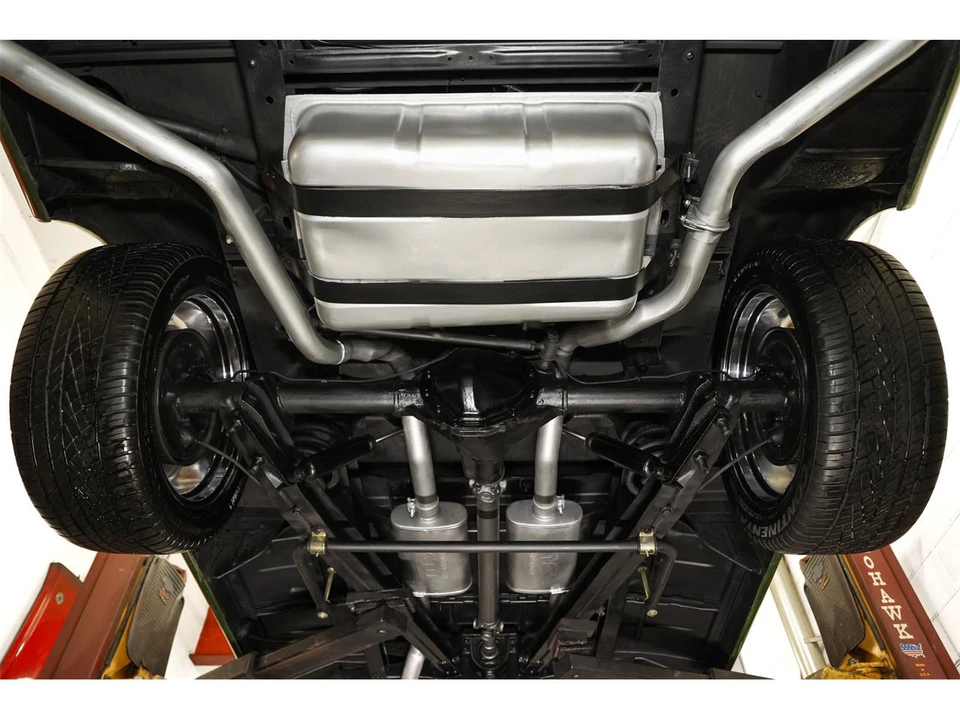1972 Chevrolet Suburban 6th Gen - Image 28 of 31