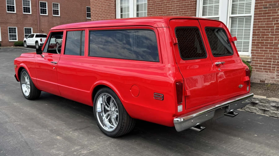 1972 Chevrolet Suburban 6th Gen - Image 3 of 12