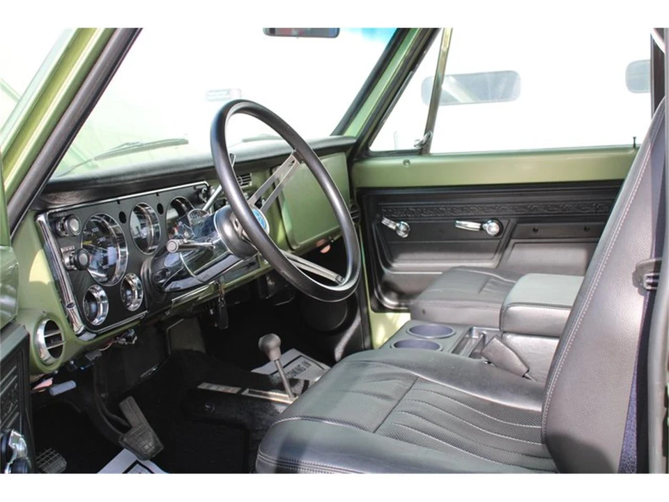 1972 Chevrolet Suburban 6th Gen - Image 10 of 17