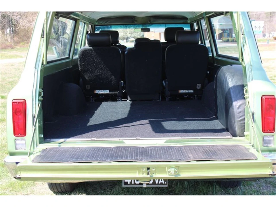 1972 Chevrolet Suburban 6th Gen - Image 8 of 17