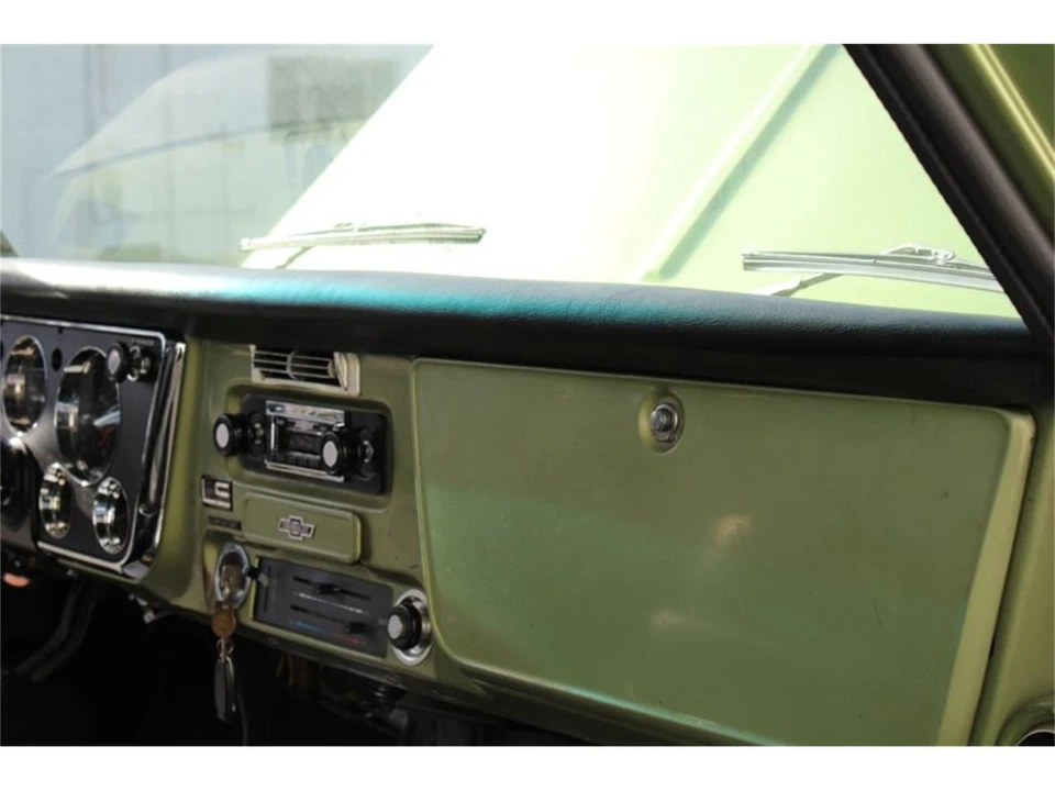 1972 Chevrolet Suburban 6th Gen - Image 14 of 17