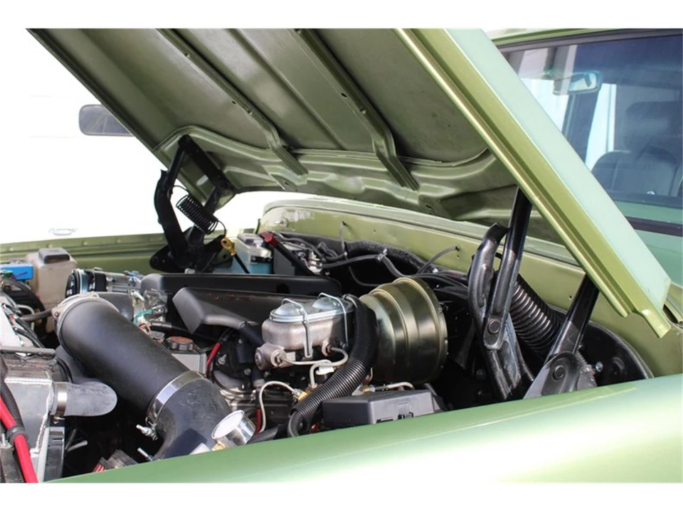 1972 Chevrolet Suburban 6th Gen - Image 16 of 17