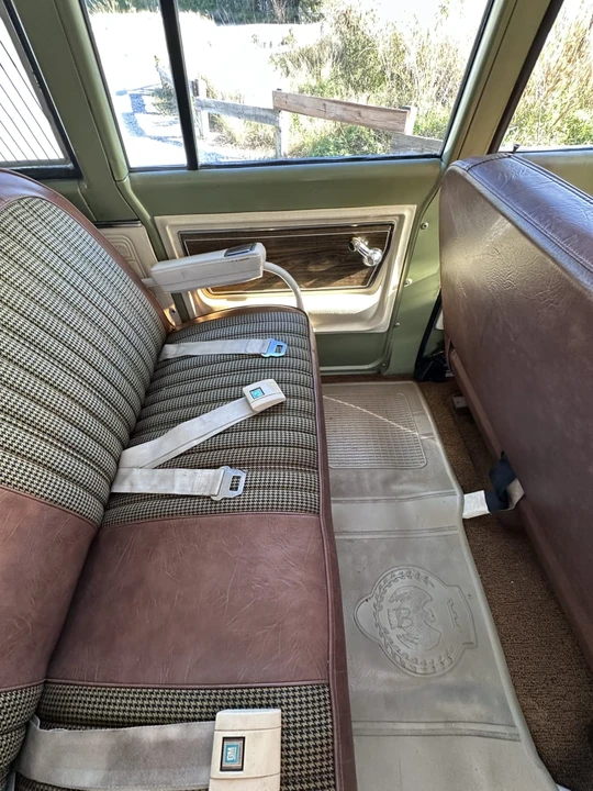 1972 Chevrolet Suburban 6th Gen - Image 14 of 31