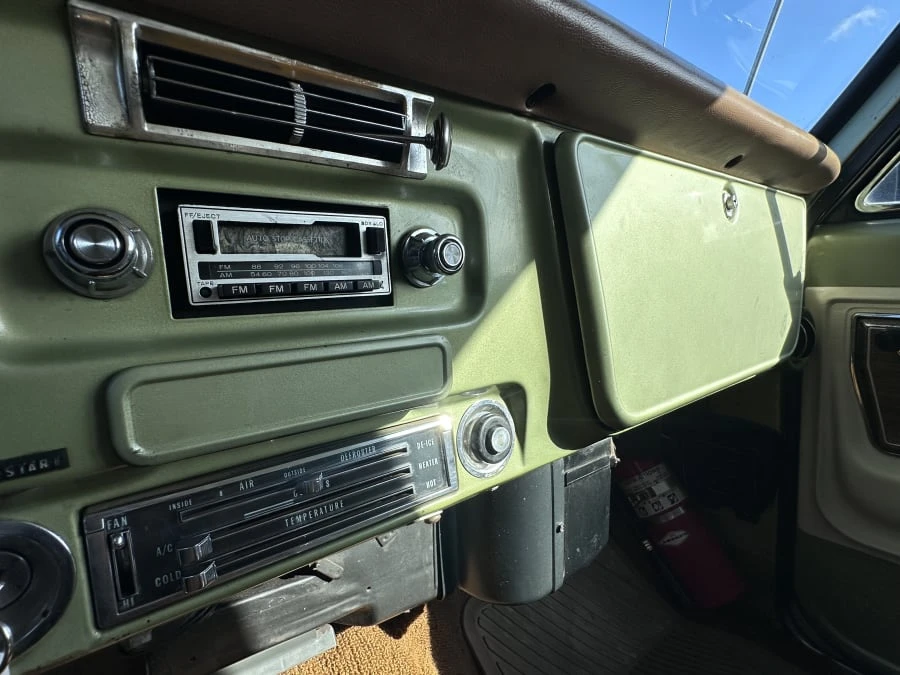 1972 Chevrolet Suburban 6th Gen - Image 12 of 31