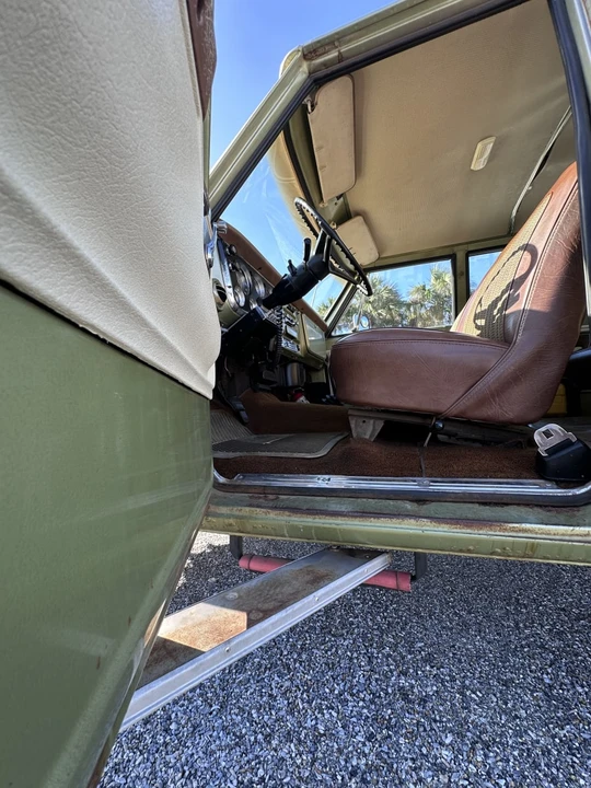 1972 Chevrolet Suburban 6th Gen - Image 11 of 31
