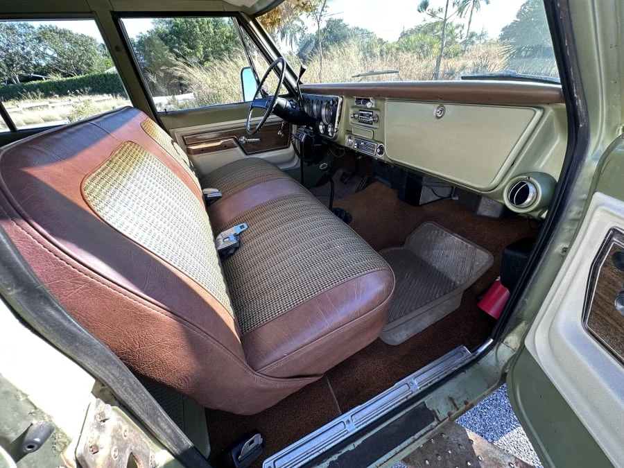 1972 Chevrolet Suburban 6th Gen - Image 24 of 31