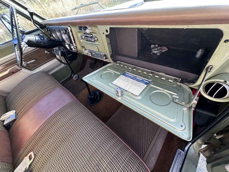 1972 Chevrolet Suburban 6th Gen - Image 23 of 31