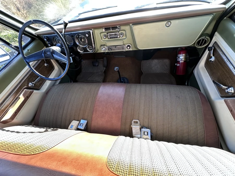 1972 Chevrolet Suburban 6th Gen - Image 27 of 31