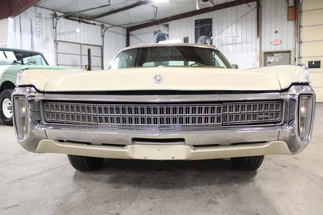 1972 Chrysler Imperial 3rd Gen - Image 9 of 12